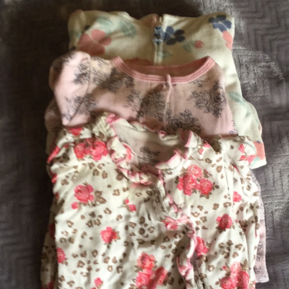 3 piece lot- Soft florals. ❤️